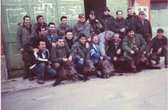 JABALI-GRUPO DE CAZADORES.jpg (111706 bytes)