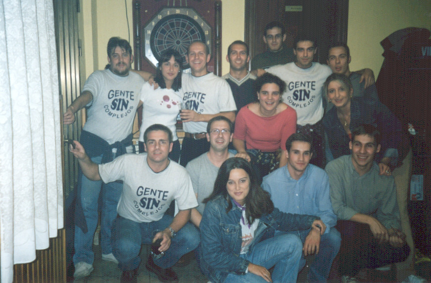 losesponjasfiestas2002.jpg (171149 bytes)